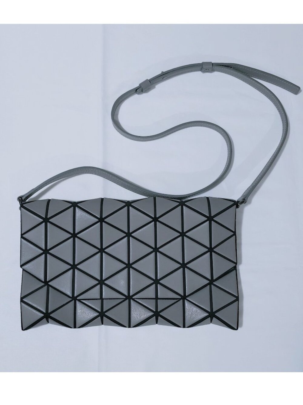 AUTHENTIC New BAO BAO Issey Miyake Matte Tonneau Shoulder Bag in Dark Gray NWOT - Picture 5 of 15